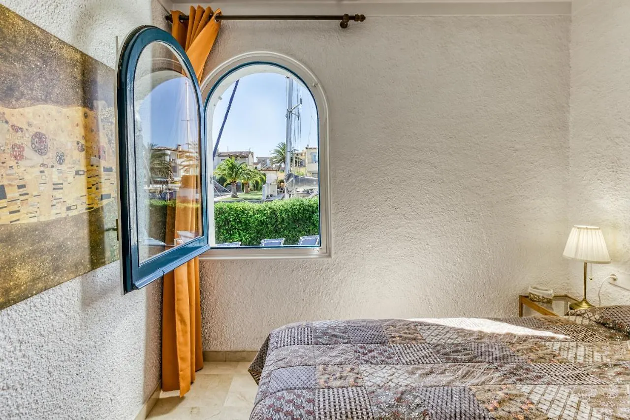 Art- Apartamentos Revilla Tacke H Empuriabrava 0*,  Spain