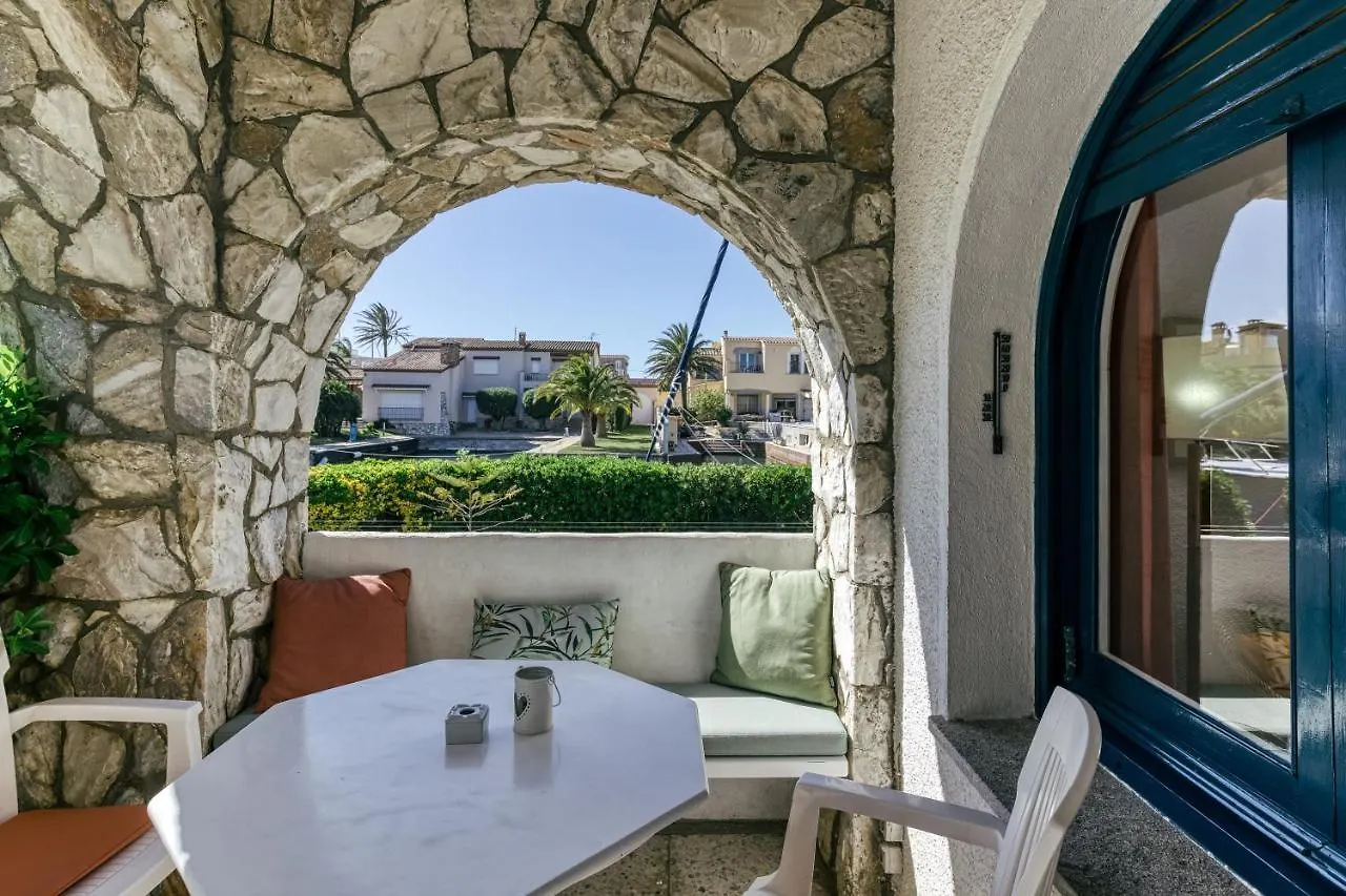 Holiday home Art- Apartamentos Revilla Tacke H Empuriabrava Spain